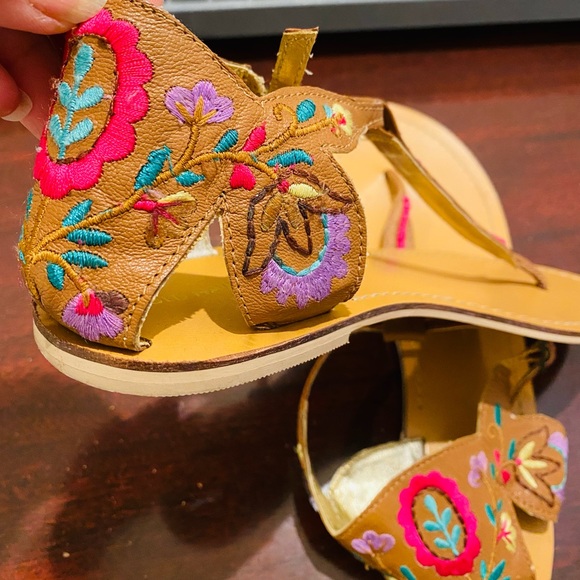 Varieties of SANDALS 👡 price is for one pair!!! - Picture 13 of 14